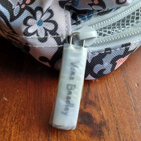 Vera Bradley Mini Zip-Around Cosmetic in Lisbon Medallion NWT - Picture 4 of 4